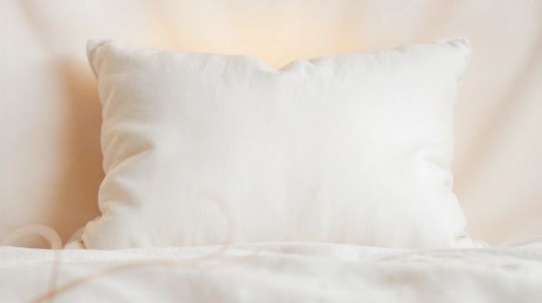 Découvrez l'oreiller ergonomique doux pour soulager les cervicales