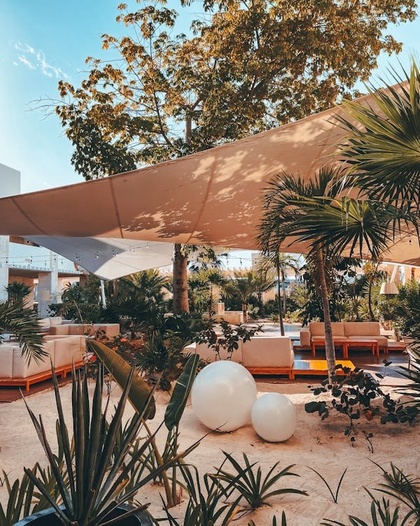 Les voiles d'ombrage : style et protection pour votre extérieur